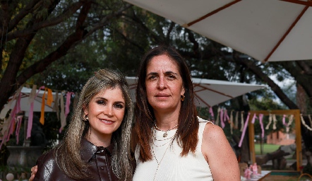  Montserrat García y Paola Soto.