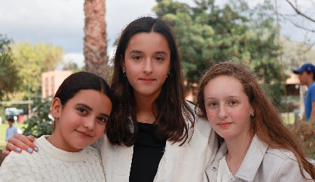  Roberta Gutiérrez, Loretta Benavente y Julieta Veytia.