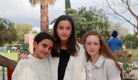  Roberta Gutiérrez, Loretta Benavente y Julieta Veytia.