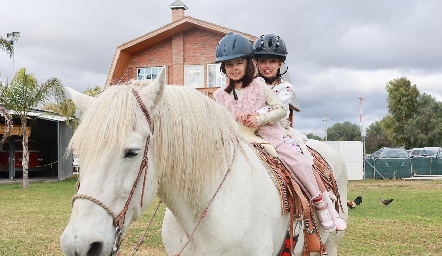  Alejandra Conde y Elena Reverte.