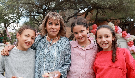  Inés Gutiérrez, Gabriela Enríquez, Xaviera Lebrija y Regina Veytia.