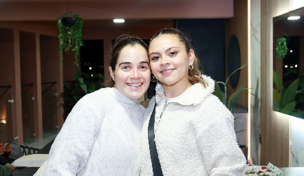  María Meade y Marcela Iturriaga.