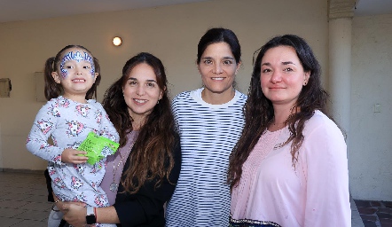  Macarena, María Leal, Beatriz Castillo y Brenda Courtade.