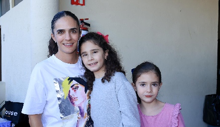  Mariana Vivanco con sus hijas Josefa y Carola Hernández.