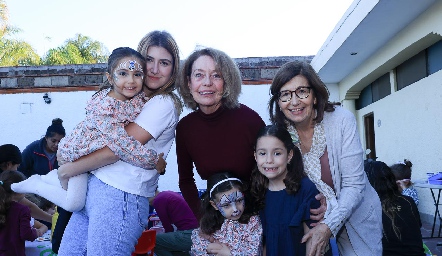  Elena Rodríguez, Lya Dávila, Patsy Harris, Sofía Robles, Paz y Olivia Rodríguez.