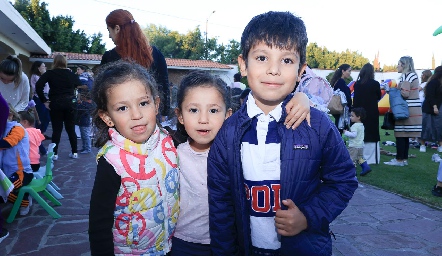  Julia, Paola y José Miguel.