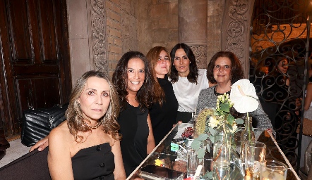  Roxana Serna, Delia Iduarte, Isabel Garfias, Claudia Artolózaga y Lucila Hernández.