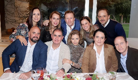  Meritchell Galarza, Federico García, Romina Madrazo, Saad Sarquis, Agustín Loyo, Eduardo Zendejas,  Sigrid Werge, Ceci Hernández y Javier Palau.