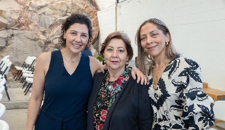  Patricia Aldrete, Guadalupe Estrada y Lorena Aldrete.