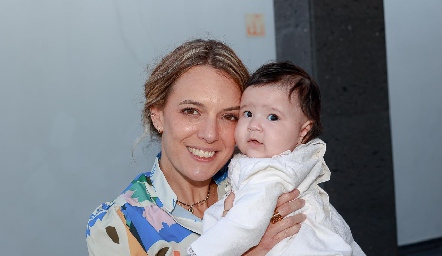  Priscila González con Paula.