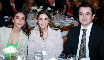  Paula Valenzuela, Olivia Abud y Juan Carlos Arredondo.