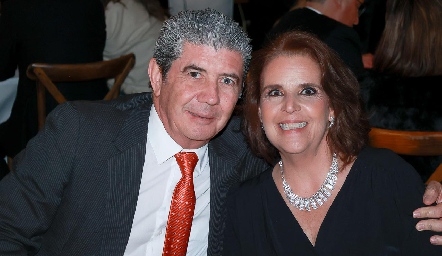  Héctor Obregón y Lucila Hernández.