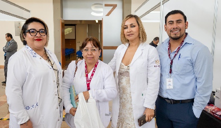 Dra. Silvia Jeanette, Dalila de la Rosa, Dra. María Guadalupe y Dr. Mario Alberto Martínez Torres.