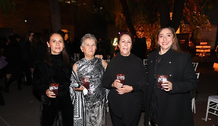  Claudia Díaz, Laura Juárez, Laura Bolaños y Lorena Juárez.