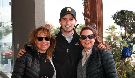  Martha Hernández, Diego González y Marisol Hernández.