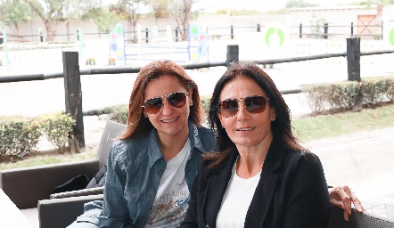  Rosa María Rosillo y Claudia Artolózaga.