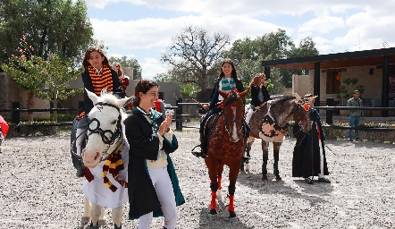  Pasarela del concurso de disfraces de binomios.