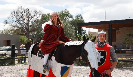  Pasarela del concurso de disfraces de binomios.