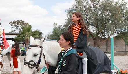  Pasarela del concurso de disfraces de binomios.