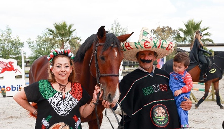  Pasarela del concurso de disfraces de binomios.