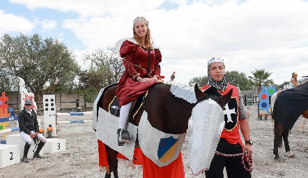  Pasarela del concurso de disfraces de binomios.