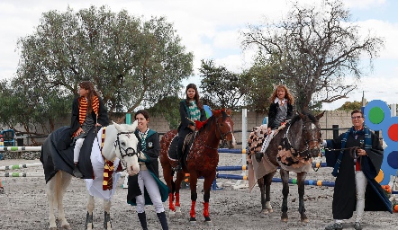  Pasarela del concurso de disfraces de binomios.