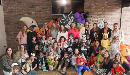  Amigos del Andes y sus mamás en la fiesta de Halloween 2024.