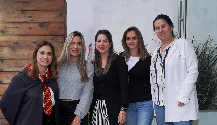  Alejandra Rodríguez, Elizabeth Berrones, Andrea Cervantes, Ana Isabel Navarro e Isa López.