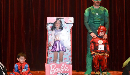  Spider, Barbie  y Flash.