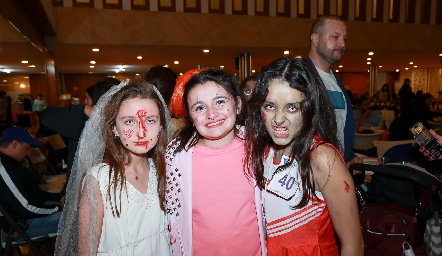  Mayte Kury, Angela Kury y Valeria Flores.