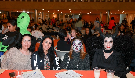  Leticia Gutiérrez, Jazmin Garcín, Lili Acuña y Gaby Pérez conformaron el Jurado.