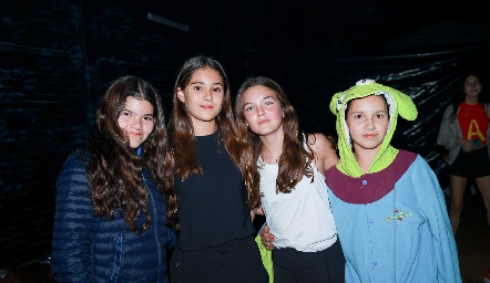  Ximena Fernández, Rafaella Ortiz, Inés Lozano y Arantza Grande.