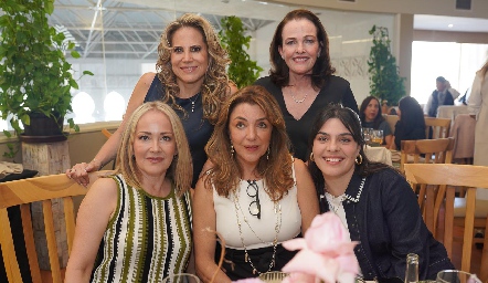  Sofía Romero, Lourdes Gómez, Claudia del Pozo, Nuria Lozano y Catalina Esper.