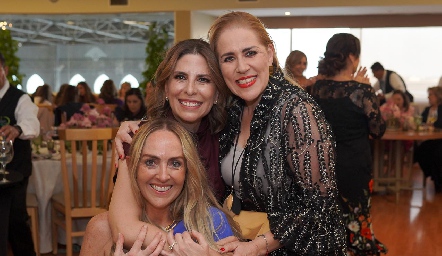  Nelly  con sus amigas.