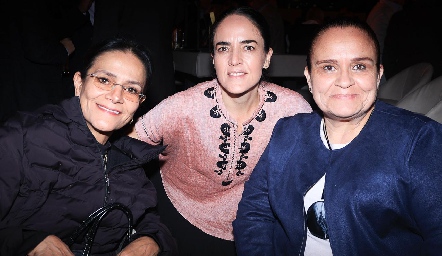  Adriana Urbina, Nancy Puente y Claudia.