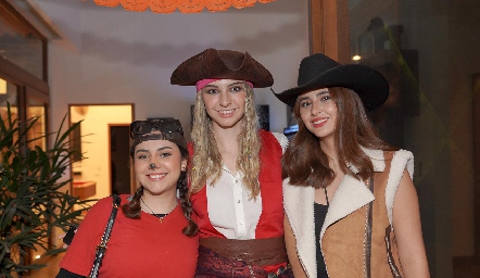  Isa González, Ale Alessi y Vale Flores.