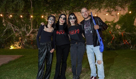  María Julia González, Mariana González, María Costa y Gerardo Lomelí.