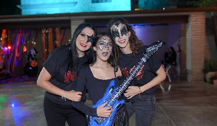  Mariana González, María Julia González y María Costa.