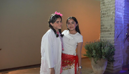  Camila y María.