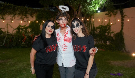  Mariana, Santiago y María.