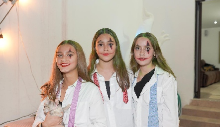  Roberta Benavente, Rafaella Ortiz y Paula Torres.