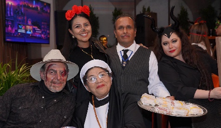  Nancy Monreal, Oscar Mitre, Lucila Monreal, Maria y Mario.