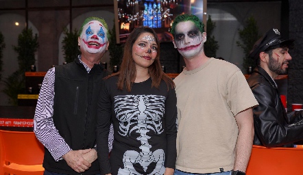  Eduardo García, Vanessa y Eduardo García.