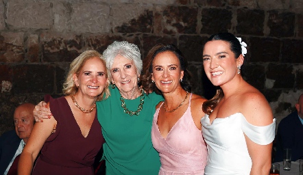  Ivette Coulon, Yusa Mendizábal, Daniela Coulon y Paula de la Rosa Coulon.