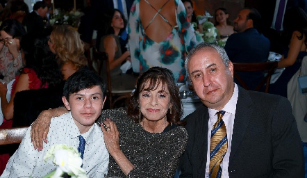  Graciela Jiménez, Víctor y Víctor Jr.