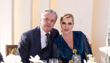  Juan Carlos Sojo y Vero Hinojosa, papás de la novia.