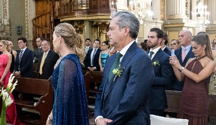  Vero Hinojosa y Juan Carlos Sojo, papás de la novia.