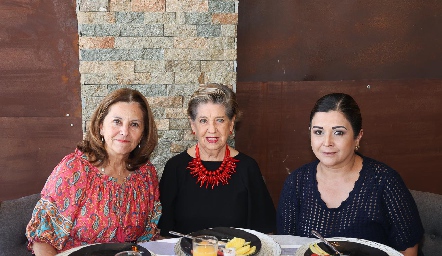  Lucía Gómez, María Elena Guerra y Bety Benavente.