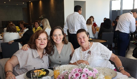 Elisa Wagner, Eli Martínez y Patricia Wagner.