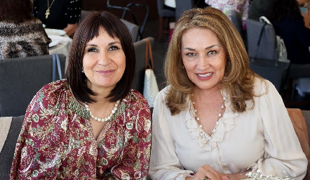  Claudia Ortiz y Ana González.